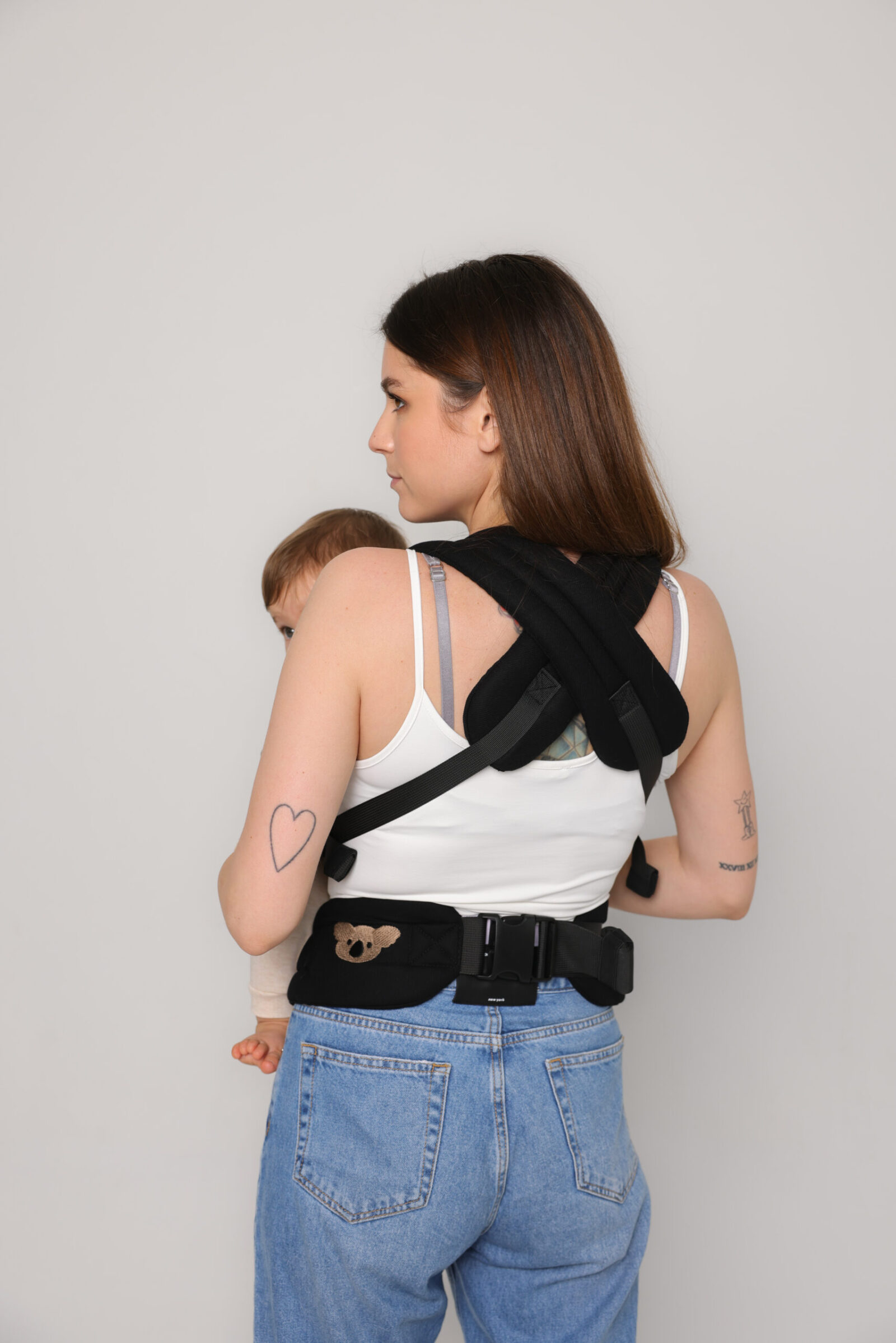 kengur crna nosiljka za bebe Mubi Noir